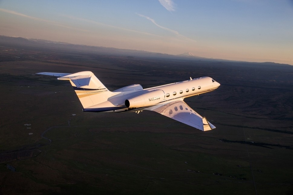Gulfstream G450 business jet