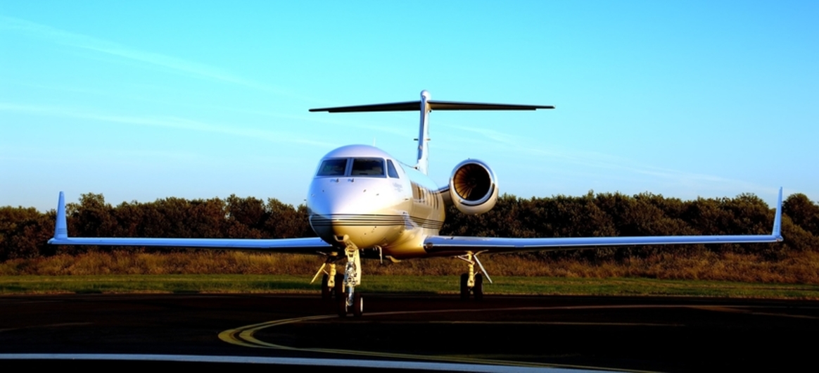 Gulfstream G450 on tarmac 