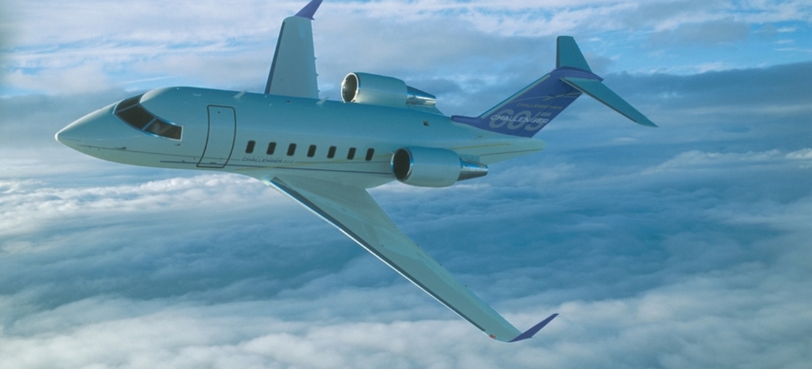Bombardier Challenger 605 flying