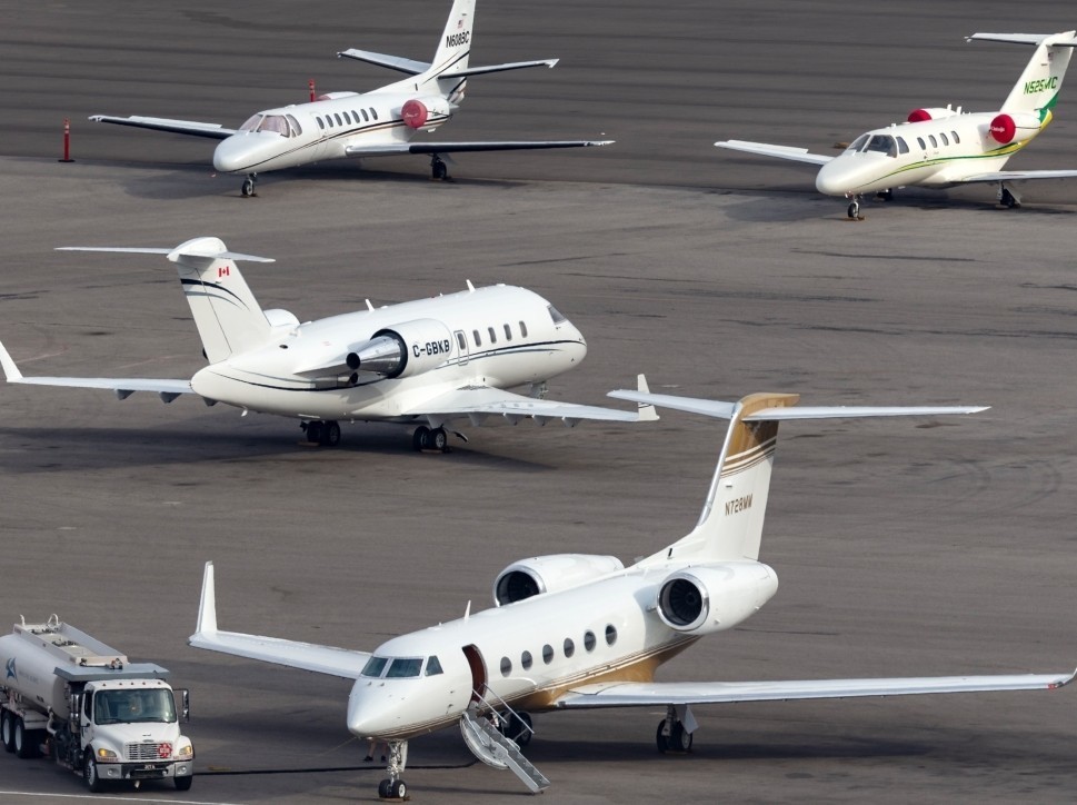 Gulfstream refuels on airport ramp surrounded by other private jets