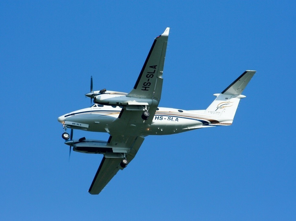 Beechcraft King Air 350 flying overhead