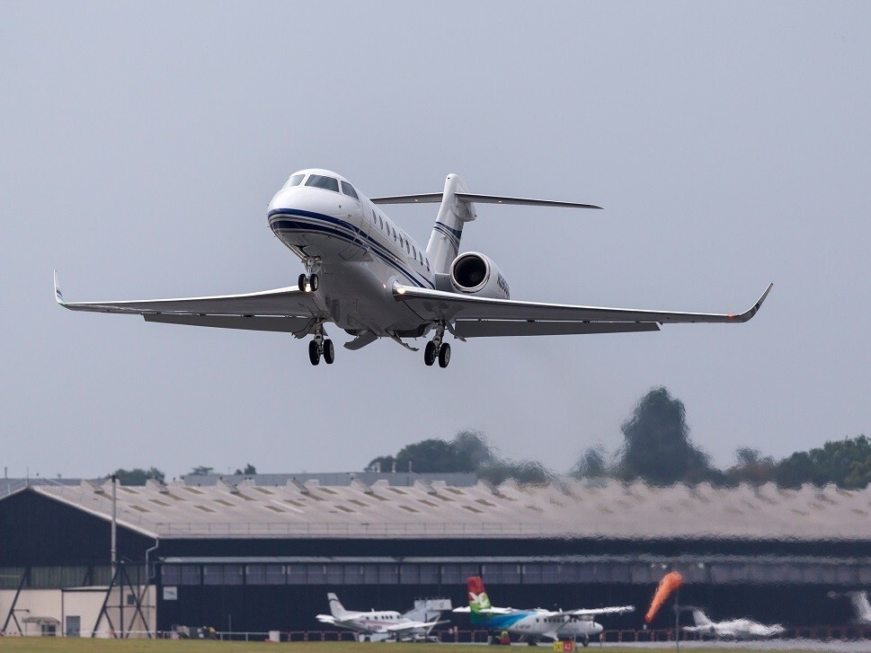 A Gulfstream G280 taking off