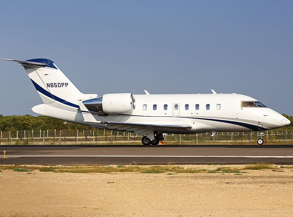 Bombardier Challenger 604 private jet taxiing