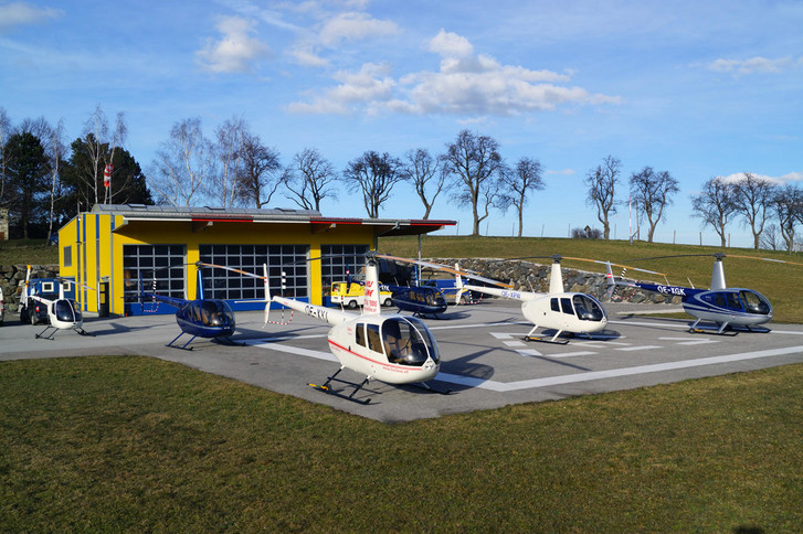 Robinson R44 Exterior