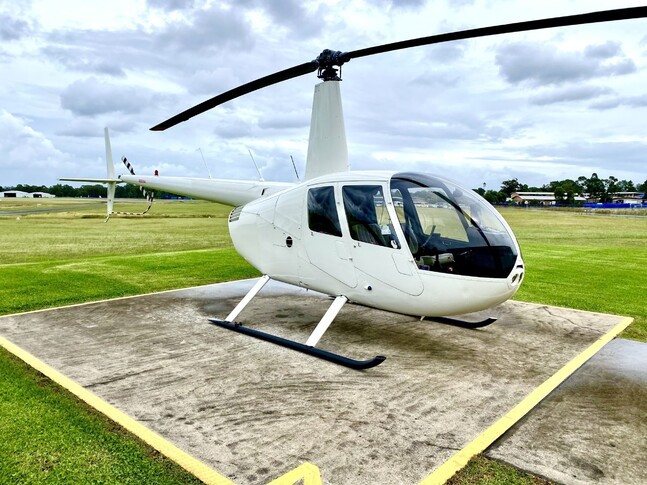 Robinson R44 Exterior