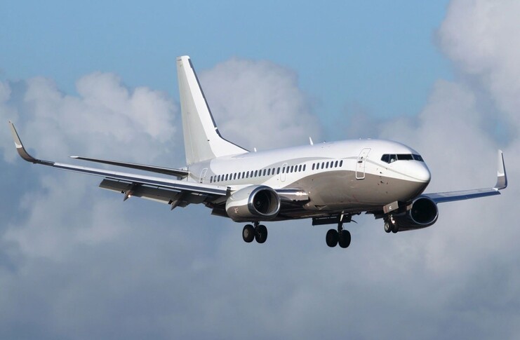 Boeing 737 In the sky