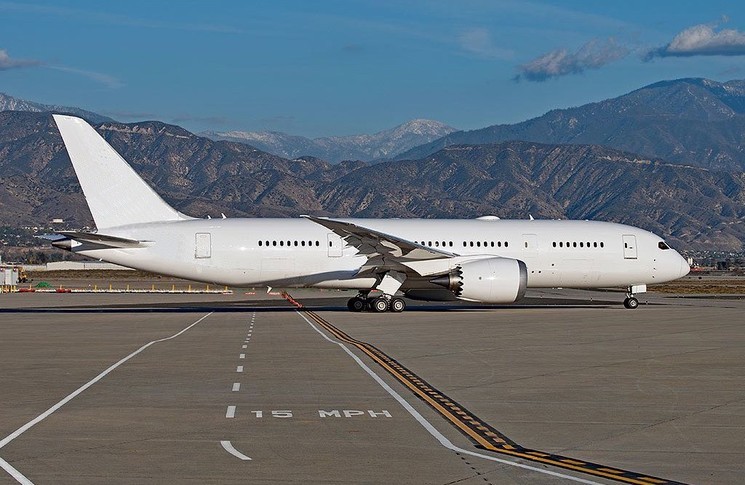 Boeing 787-8 Exterior