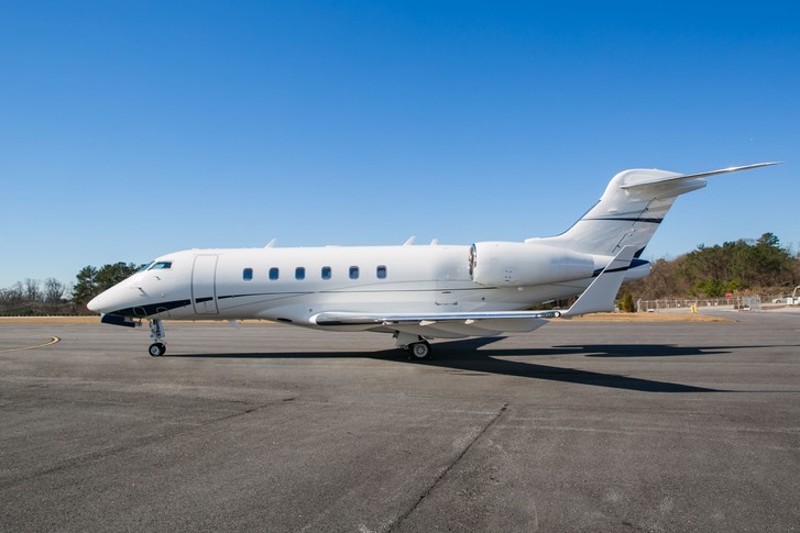 Bombardier Challenger 300 Exterior
