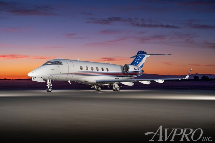 Bombardier Challenger 300 Exterior