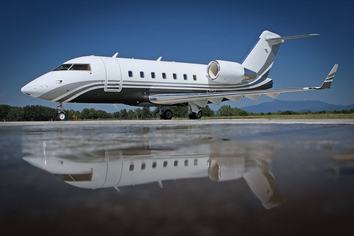 Bombardier Challenger 604 Exterior