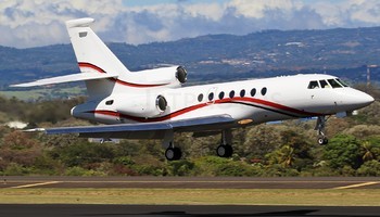Dassault Falcon 900B landing