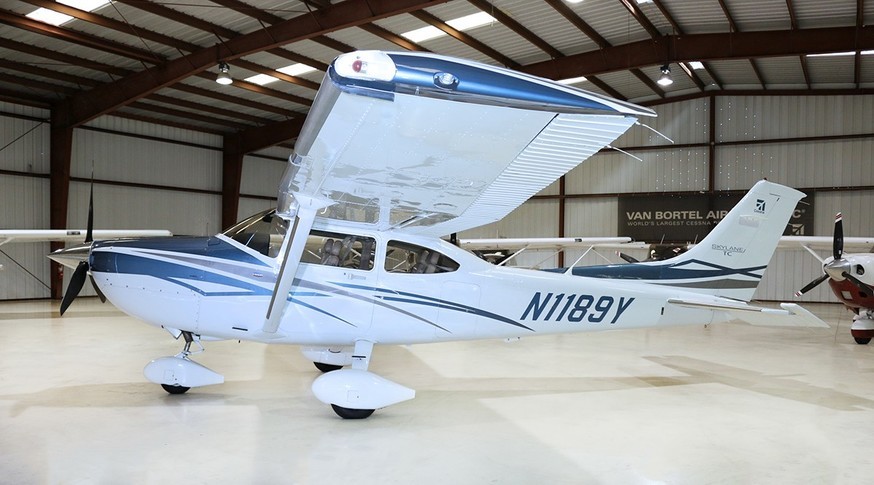 Cessna 182T Skylane Exterior