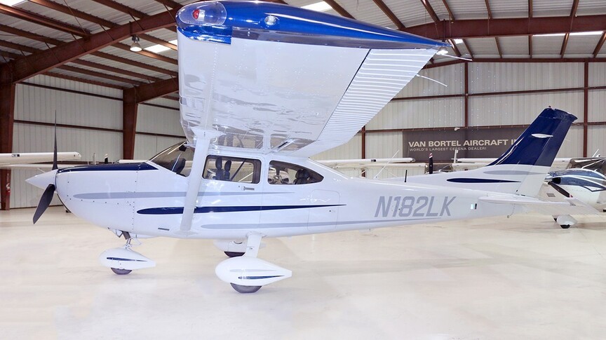 Cessna 182T Skylane In Hangar