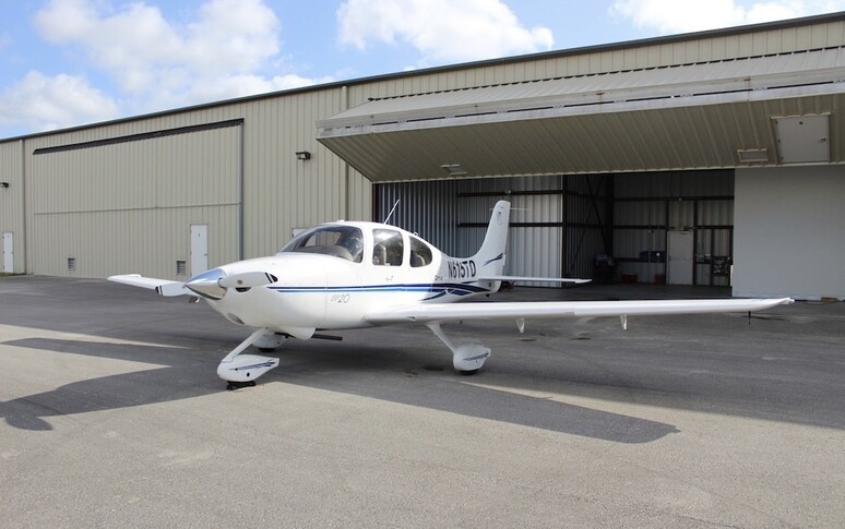 Cirrus SR20 Exterior