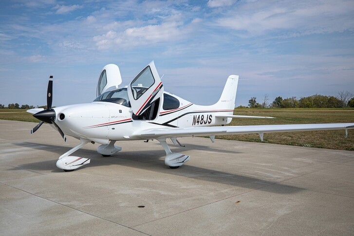Cirrus SR20 G6 Exterior