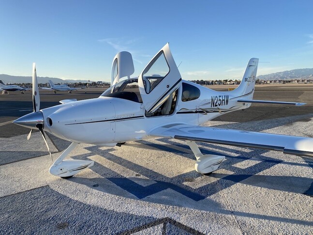 Cirrus SR22 Exterior