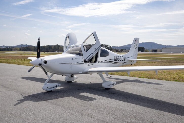 Cirrus SR22 Exterior