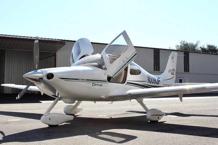 Cirrus SR22 Exterior
