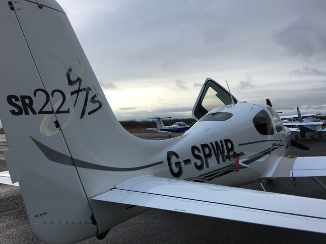 Cirrus SR22 G2 Exterior