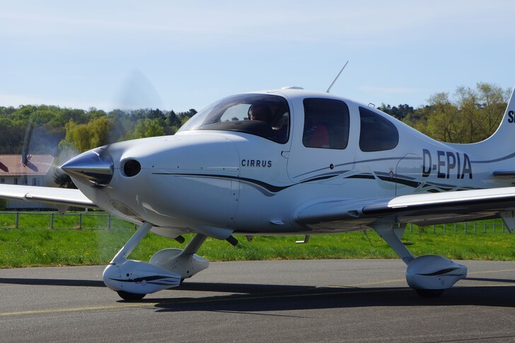 Cirrus SR22 G2 Exterior