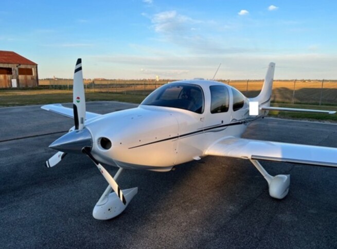 Cirrus SR22 G2 Exterior