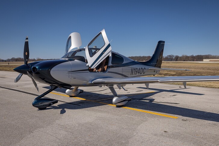 Cirrus SR22-G5 TURBO Exterior