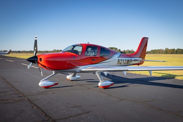 Cirrus SR22 G6 Exterior
