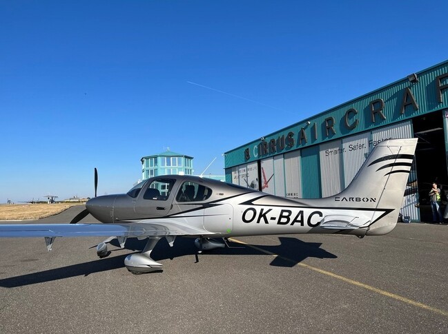 Cirrus SR22 G6 Exterior