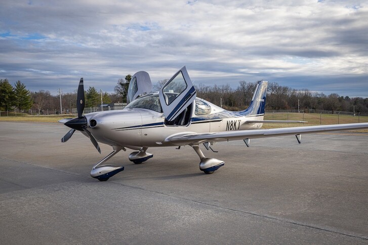 Cirrus SR22 G6 Exterior