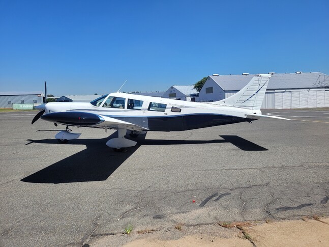 Piper Cherokee Six Exterior