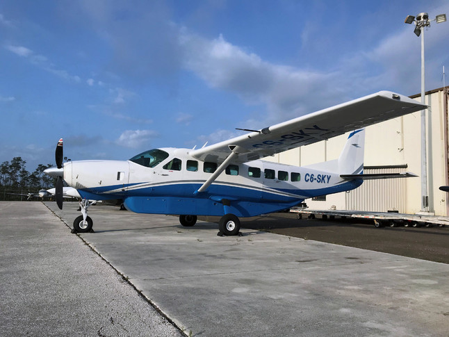 2015 cessna grand caravan ex with all over matterhorn white with marlin blue and starlight silver pearl stripe scheme