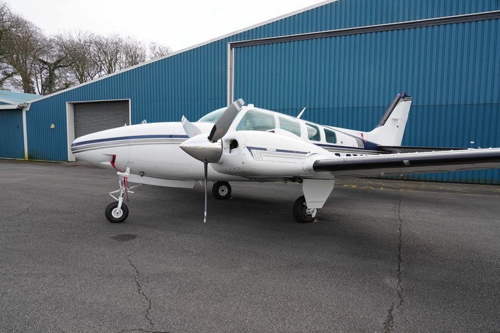 Beechcraft 58 Baron Exterior