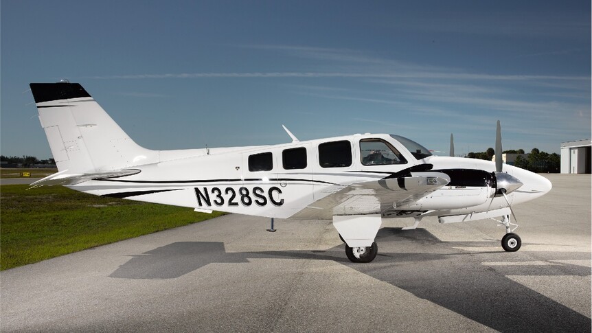 Beechcraft 58 Baron Exterior