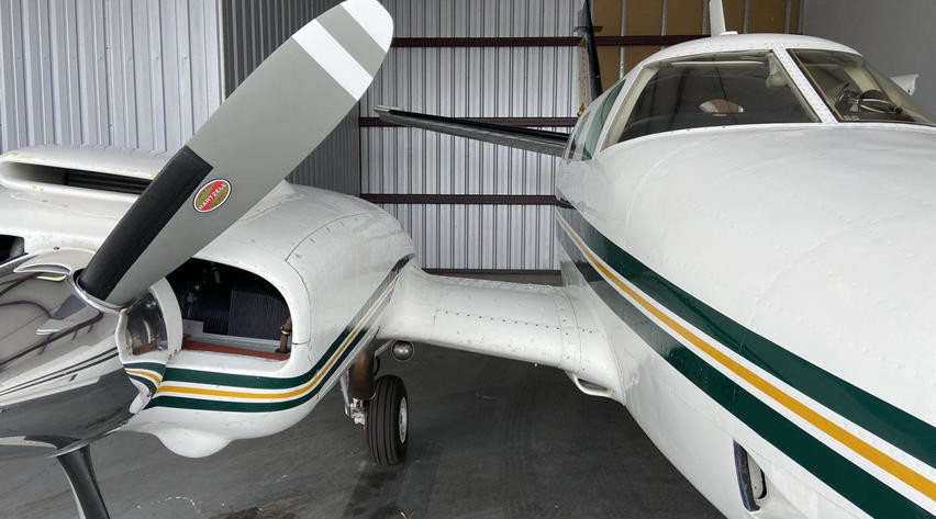 Beechcraft A60 Duke Exterior