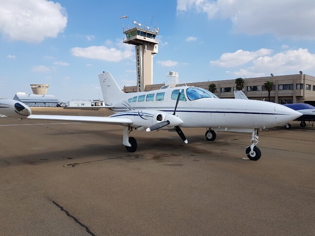 Cessna 402B Exterior