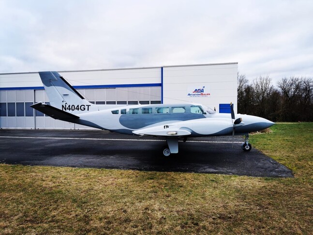 Cessna 404 Exterior