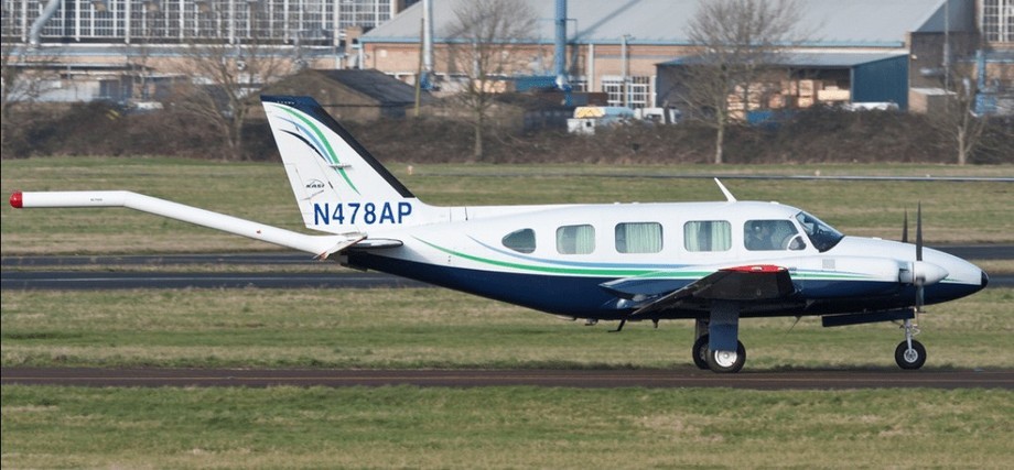 1974 piper navajo exterior