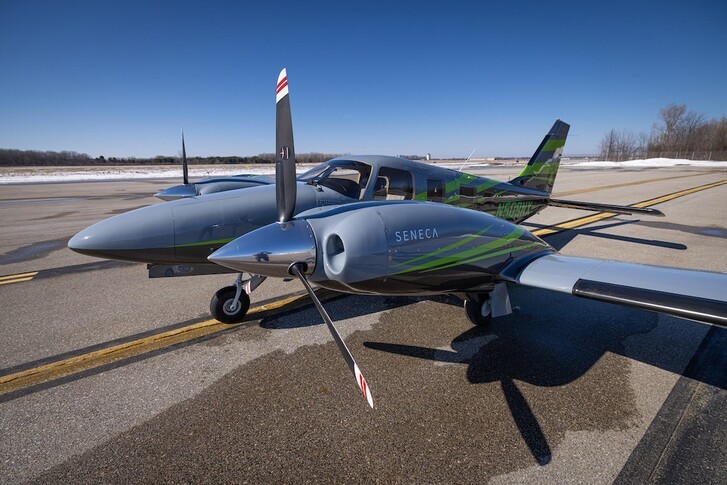 Piper Seneca V Exterior